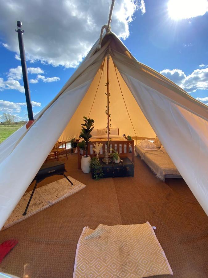 Fen Meadows Glamping - Luxury Cabins And Bell Tents ケンブリッジ エクステリア 写真
