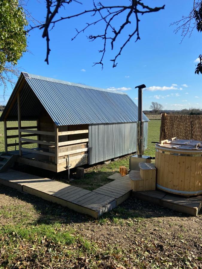 Fen Meadows Glamping - Luxury Cabins And Bell Tents ケンブリッジ エクステリア 写真