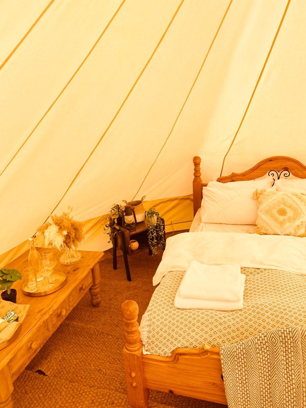 Fen Meadows Glamping - Luxury Cabins And Bell Tents ケンブリッジ エクステリア 写真
